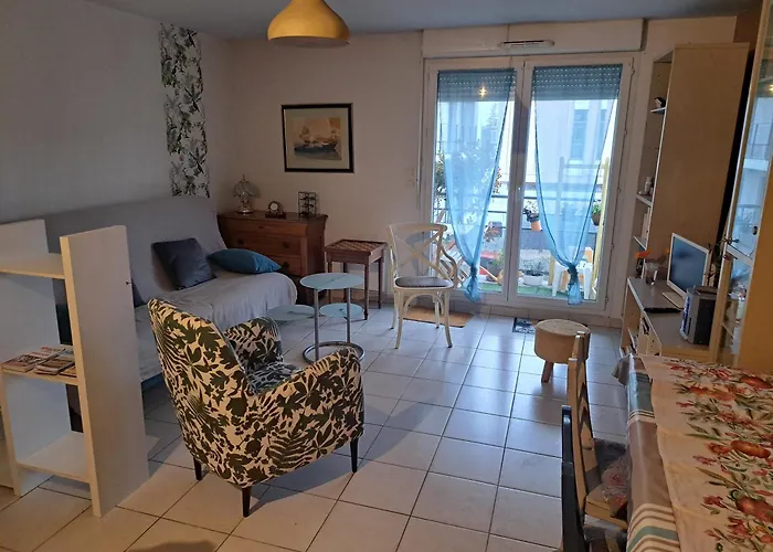 Avec Balcon Et Parking A Apartment *